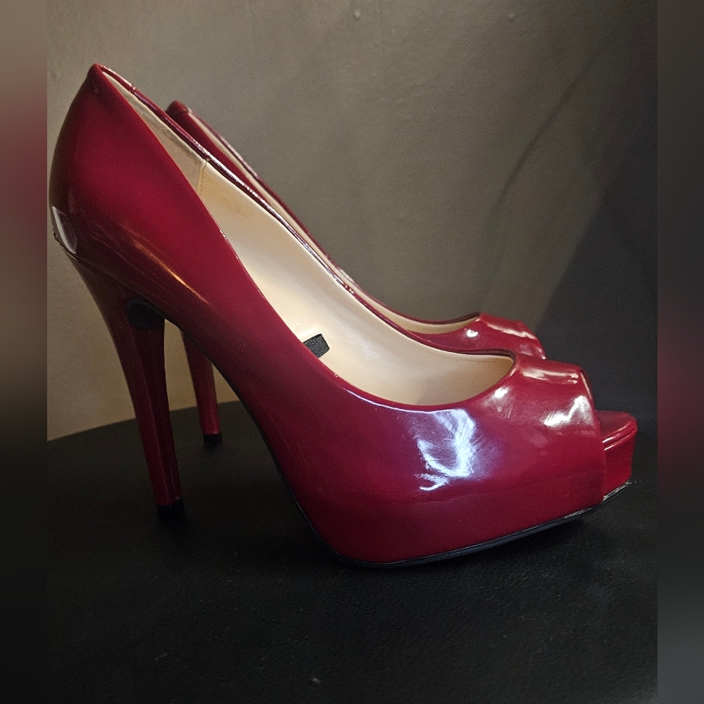 💥SALE💥Guess Red Patent Leather Peep-Toe Stiletto Heels - Picture 4 of 12